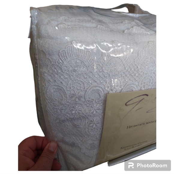 Highgate Manor Queen/Full White Lace Trim Blanket - NIP - Picture 7 of 11